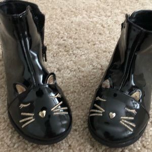 Adorable cat booties